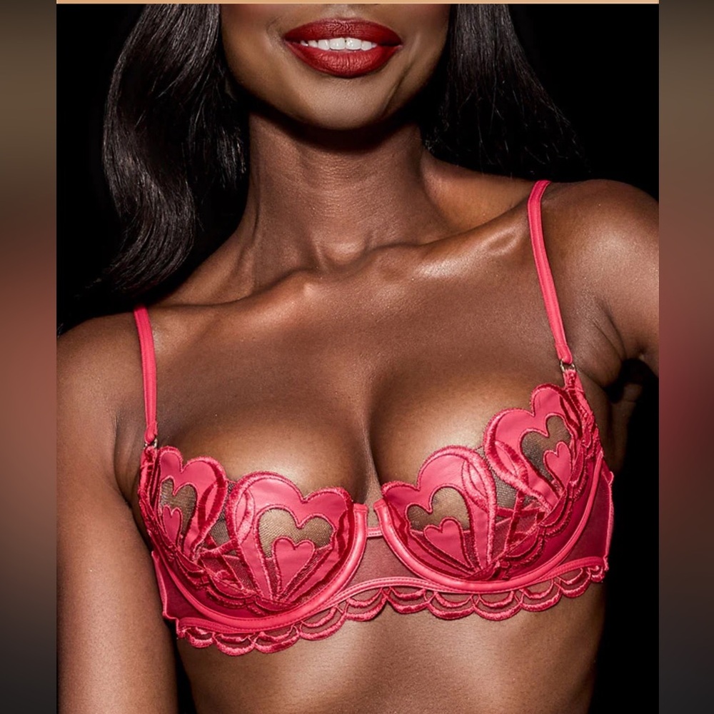 RED HEART
BRA